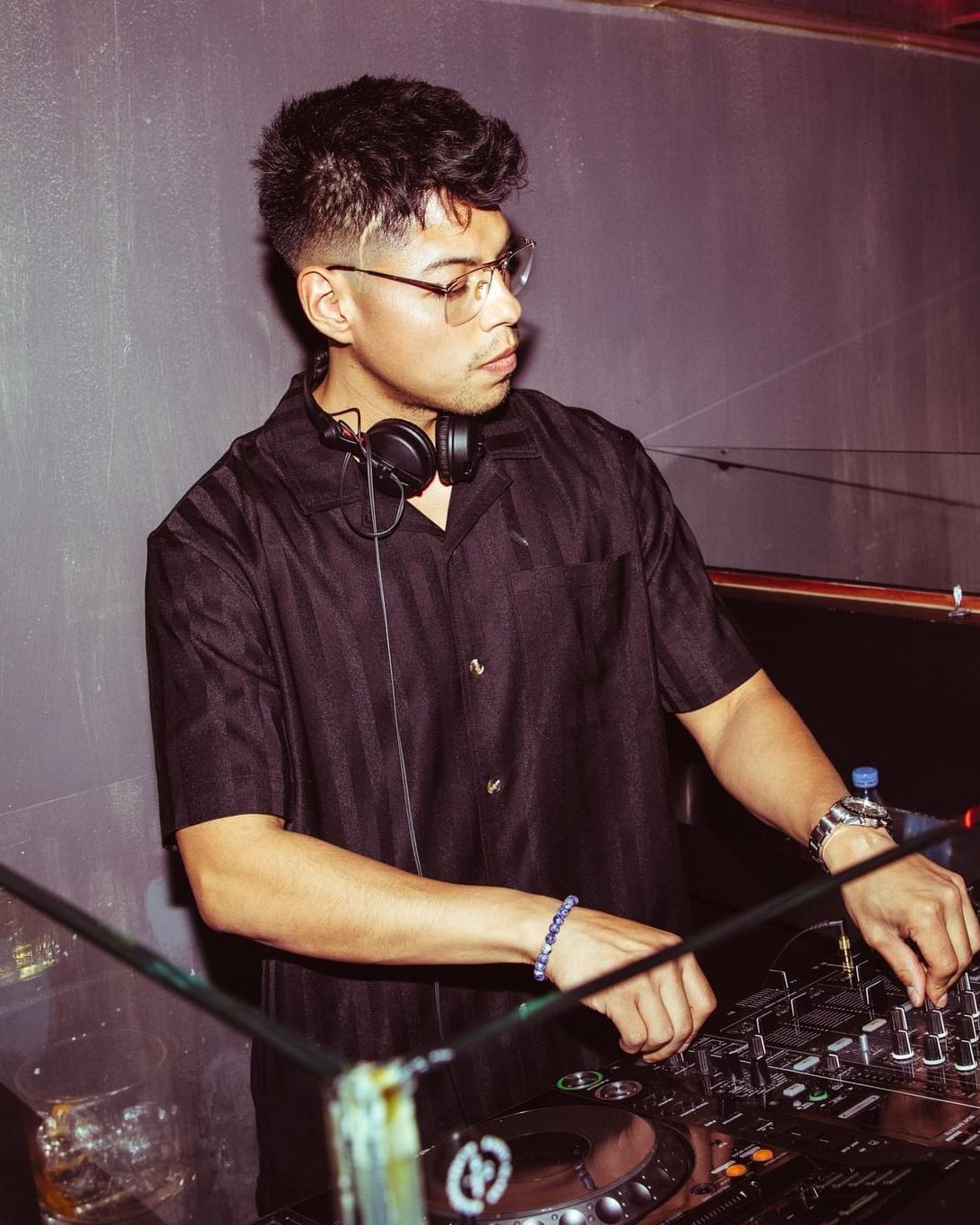 Mathias Mendez ved DJ-udstyret